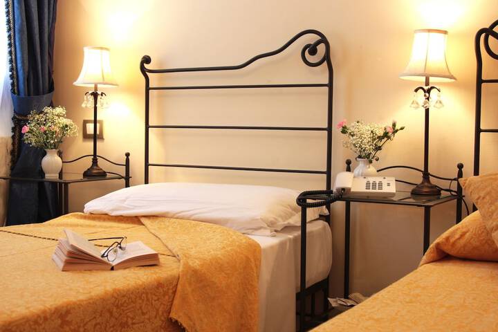 Room 4 of 28