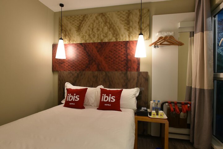 Room 6 of 14