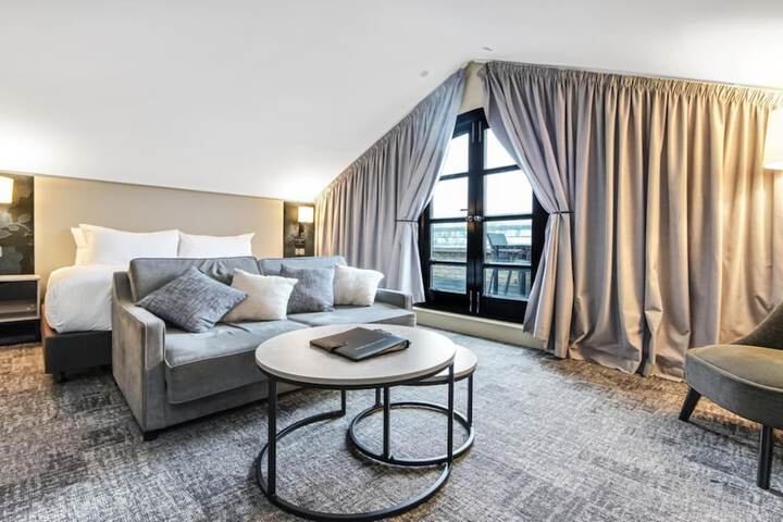 Room 44 of 82