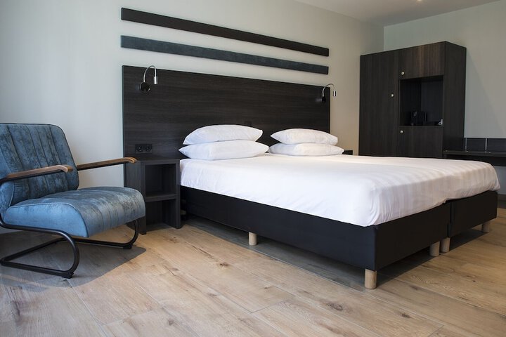 Room 5 of 28