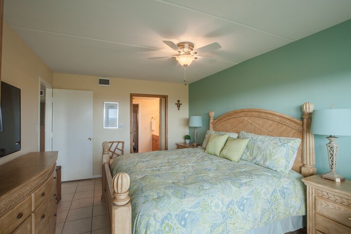 Room 6 of 28