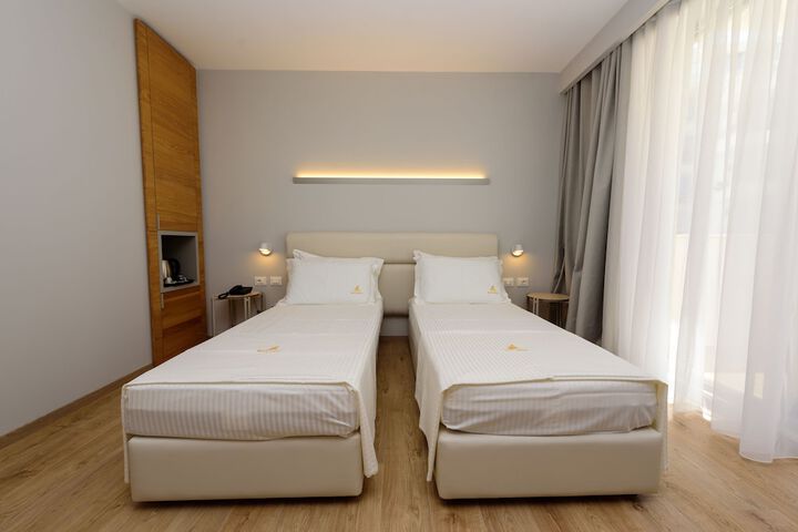 Room 6 of 35