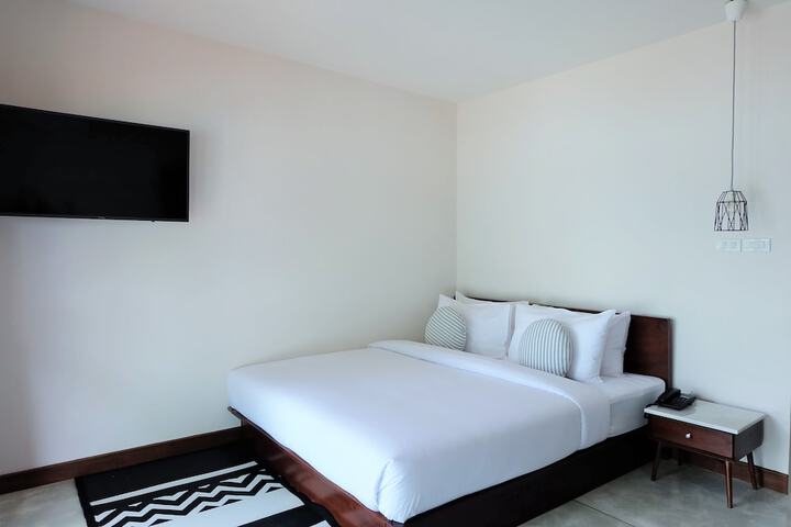 Room 35 of 148