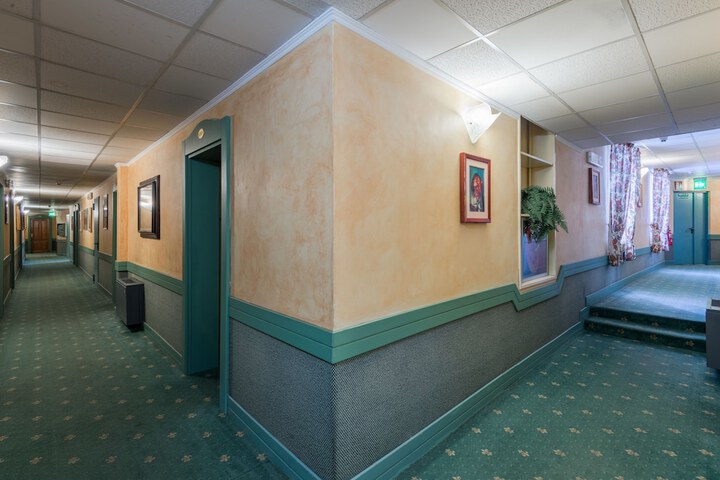 Ballroom/Hall 44 of 48