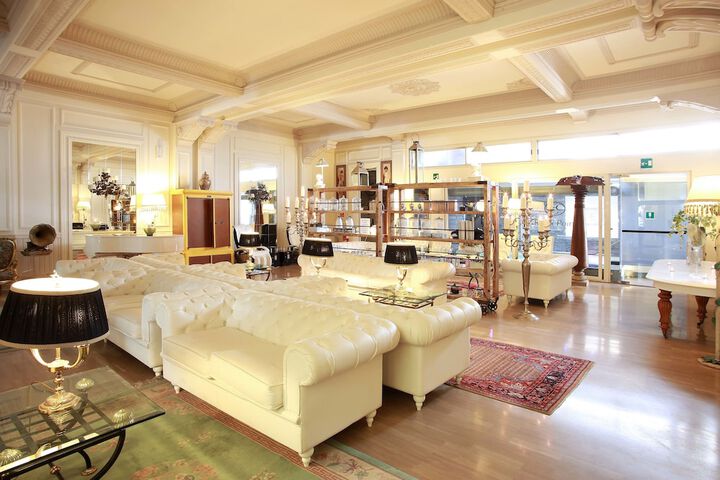 Hotel Lobby
