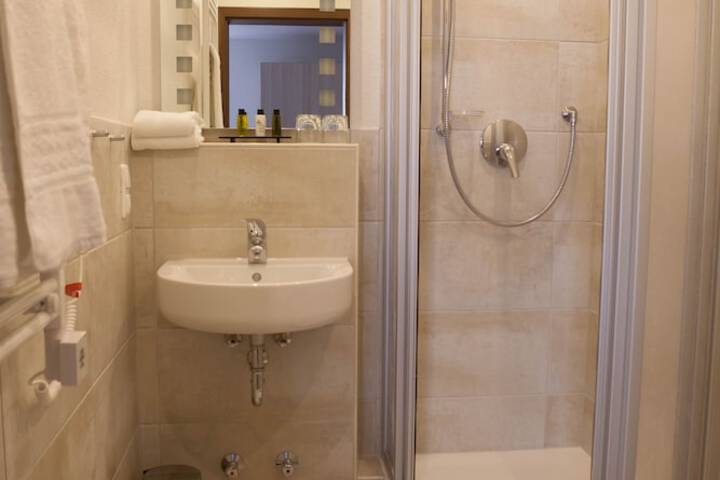 Room 15 of 26