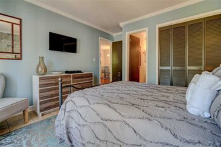 Room 28 of 38