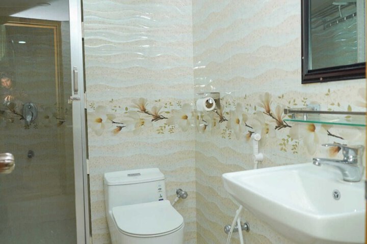 Room 5 of 10