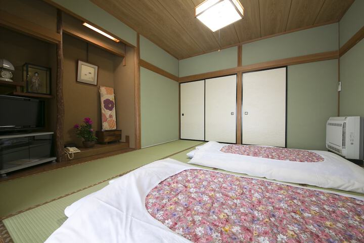 Room 3 of 42