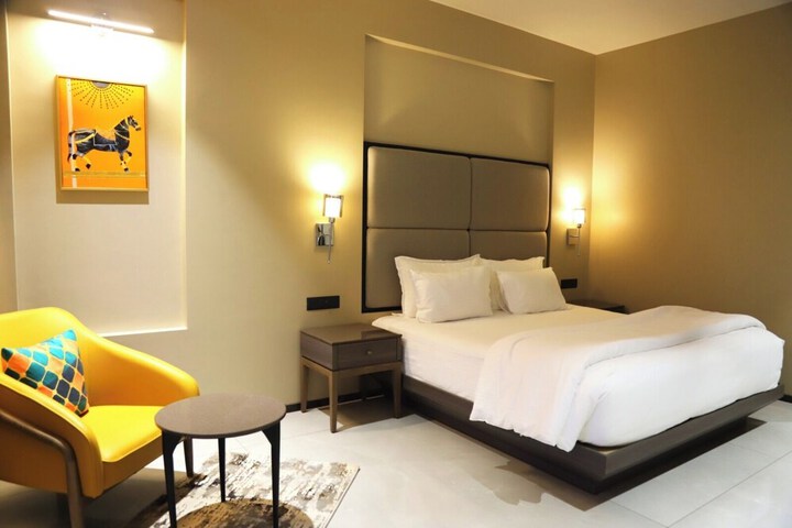 Room 7 of 48