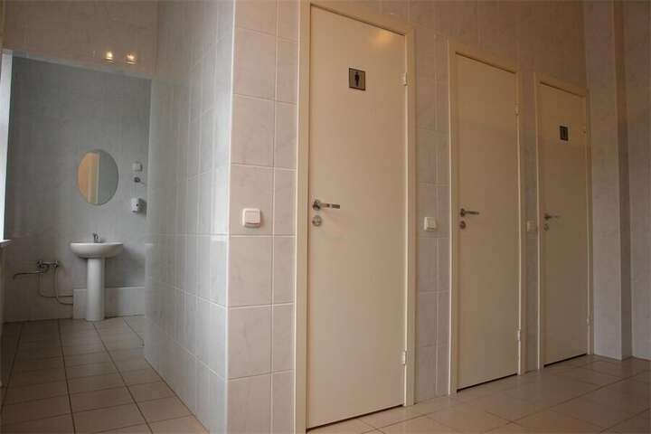 Room 70 of 89
