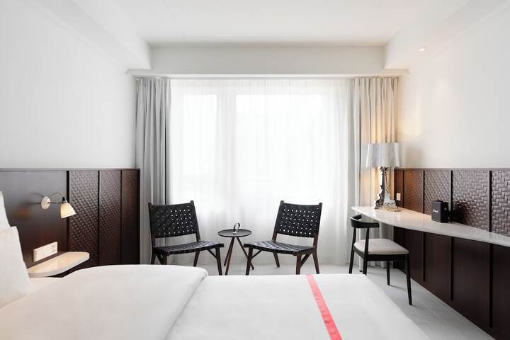 Room 10 of 84