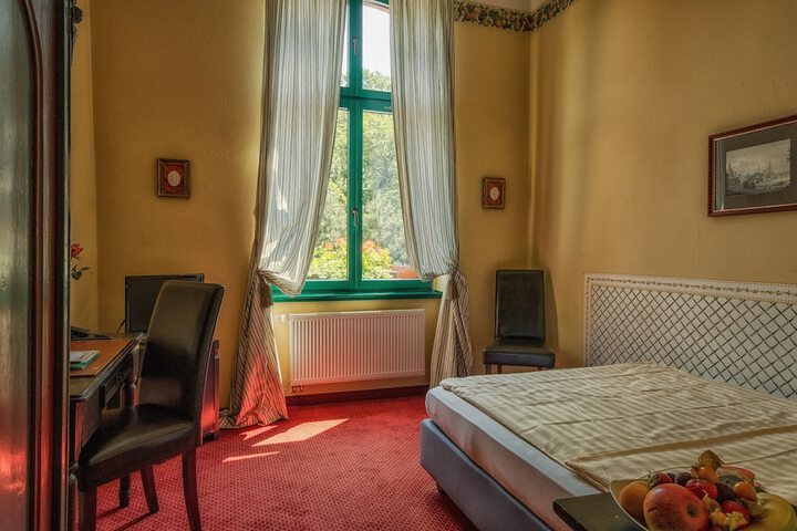 Room 8 of 73