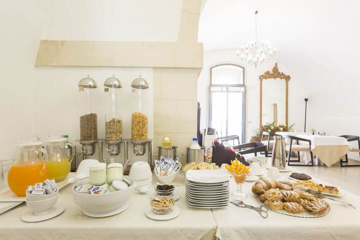 Breakfast/Coffee Service 82 of 106