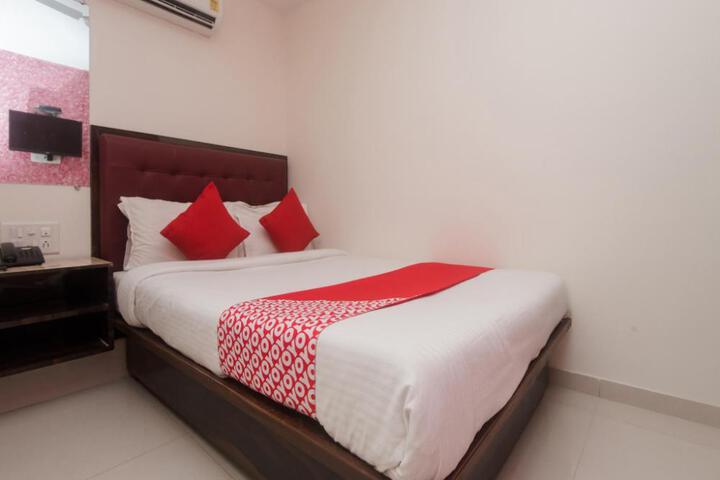 OYO 19918 Hotel Mantra Residency