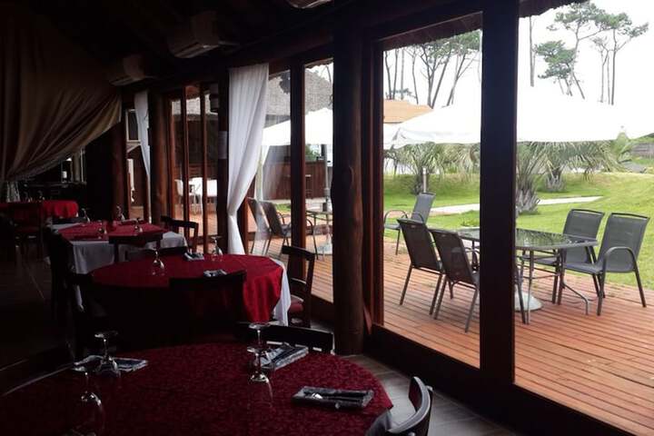 Dining 18 of 20