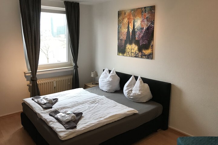 Room 13 of 30
