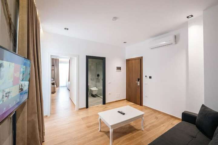 Room 18 of 140