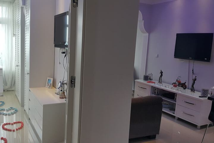 Room 8 of 16