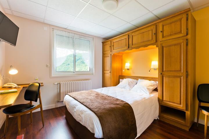 Room 6 of 35