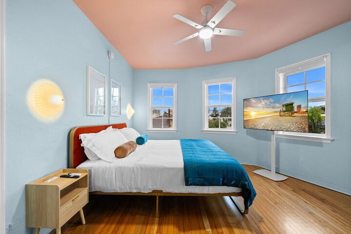 Room 30 of 136