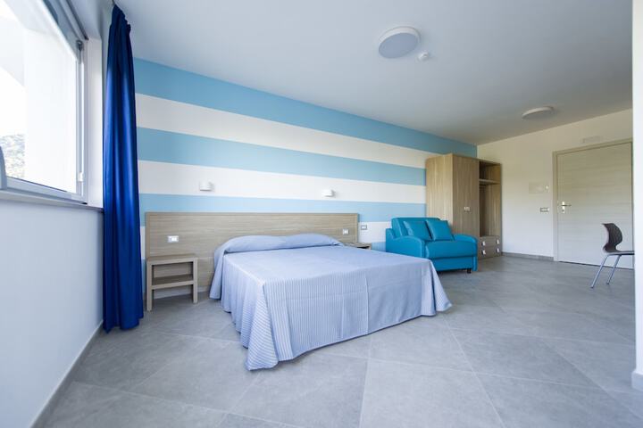 Room 4 of 82