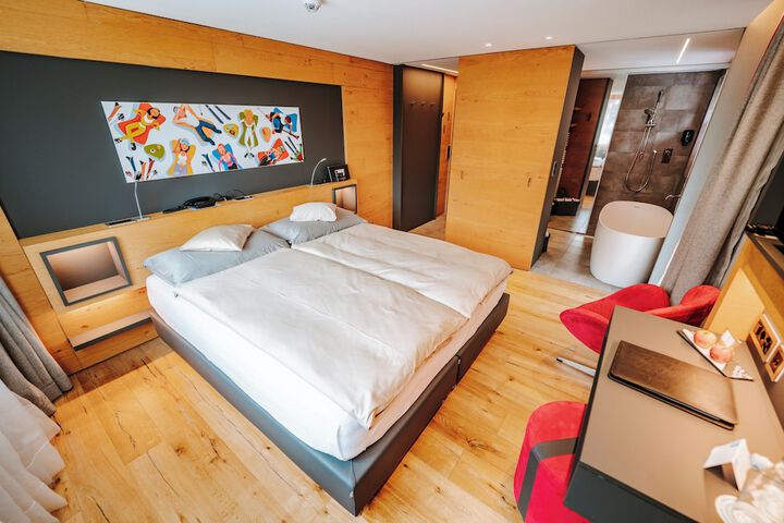 Room 13 of 70