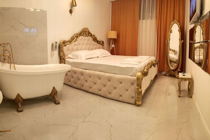 Room 2 of 80