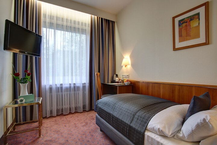 Room 44 of 84
