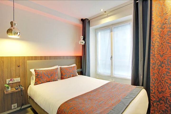 Room 7 of 42