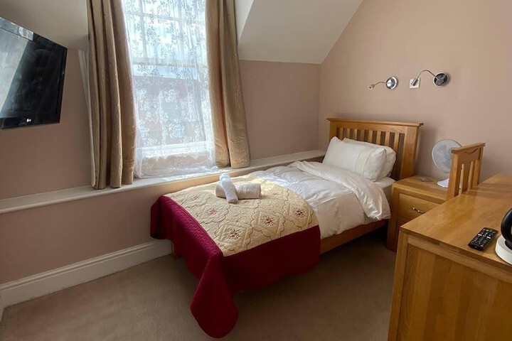 Room 7 of 40