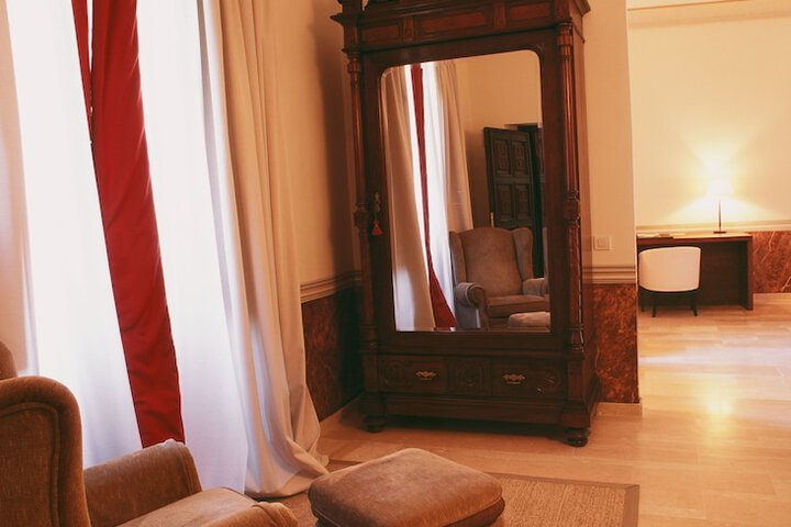Room 13 of 43