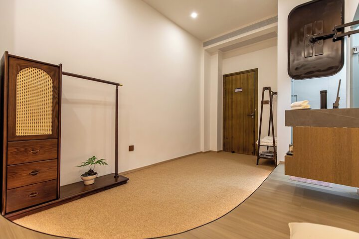Room 4 of 44