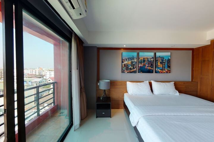 Room 82 of 181