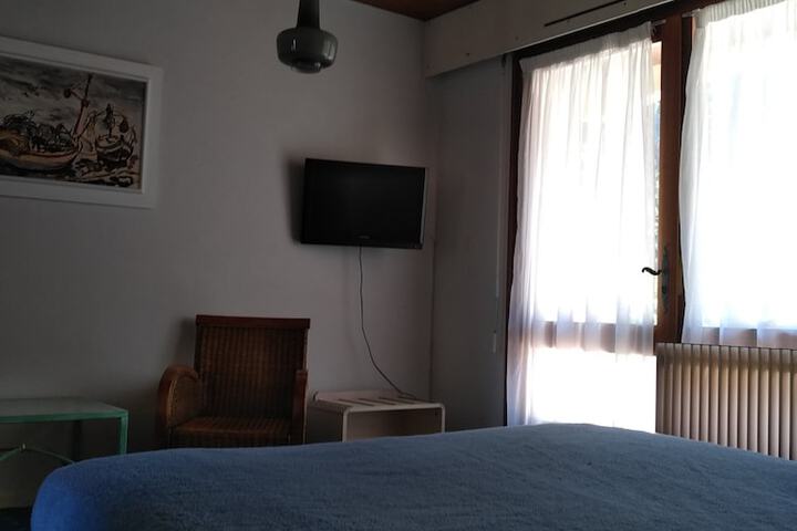 Room 3 of 18