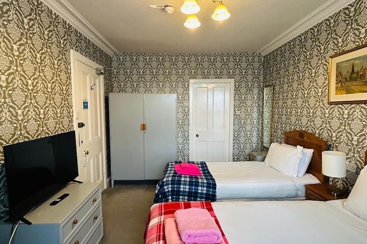 Room 13 of 30