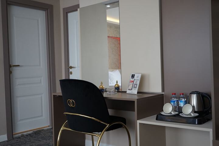 Room 15 of 32