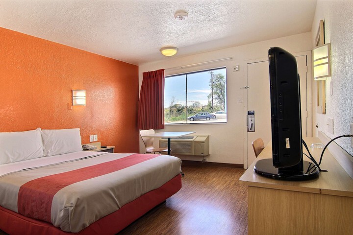 Room 9 of 34