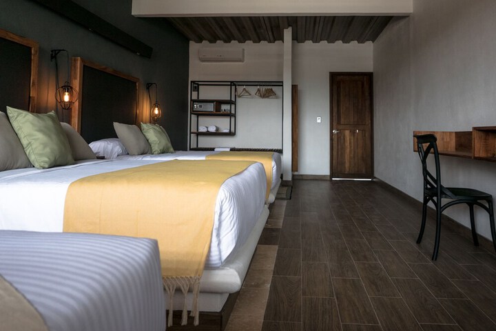Room 2 of 27