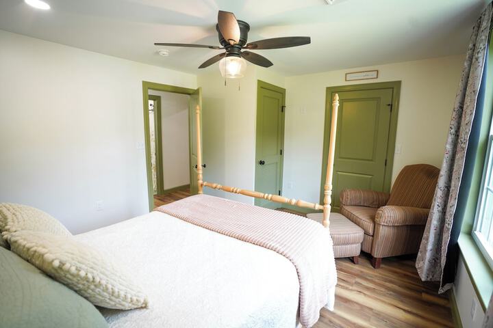 Room 43 of 230