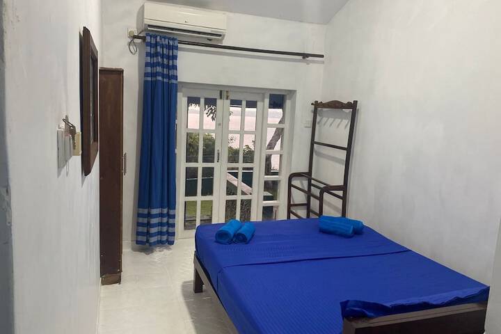 Room 10 of 47