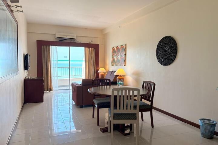 Room 376 of 650