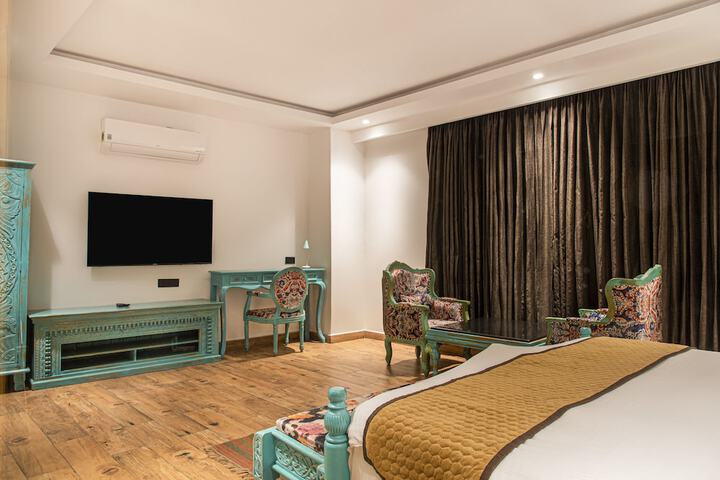 Room 9 of 99