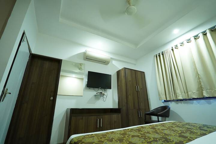 Room 11 of 53