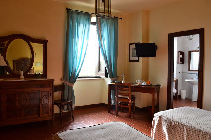 Room 4 of 52