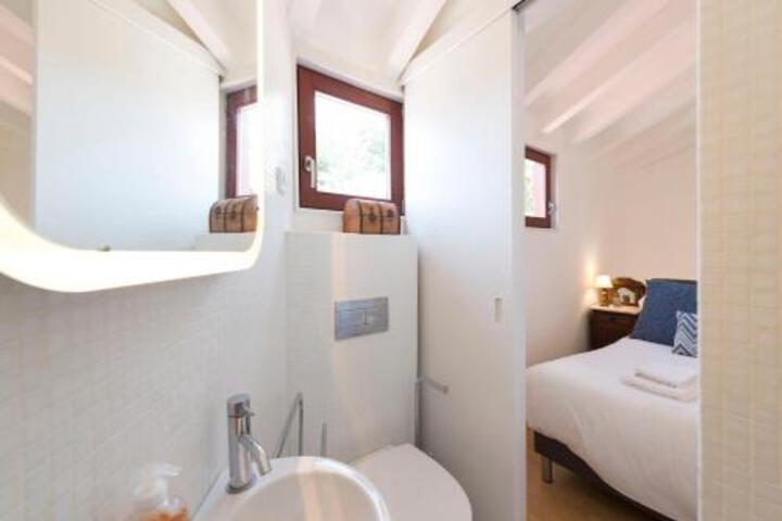 Lovelystay - Caldeireiros Garden Little House