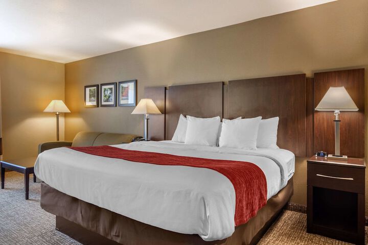Double Accessible 2 Queen Beds (4 of 8)