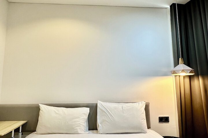 Room 8 of 33