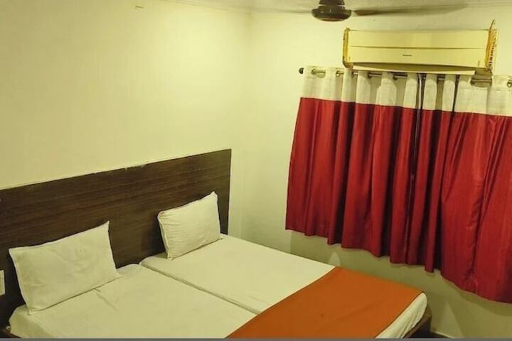 Room 12 of 22