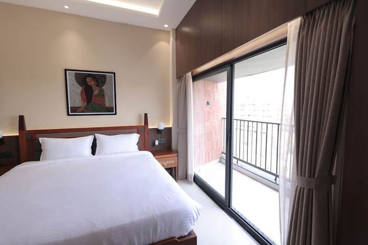 Room 6 of 18